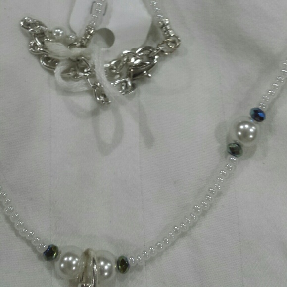 Beautiful white/blue necklace/badgeholder. - Picture 3 of 3